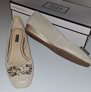 Alex MARIE Sparkling Cream Flats with Jewel Accent 6.5M